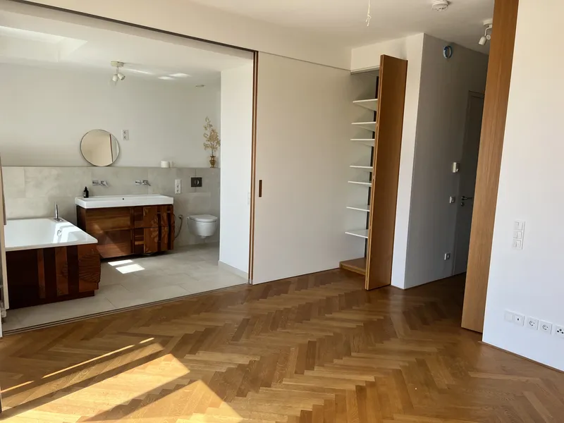 Lichtdurchflutete Einliegerwohnung in Neubau-Maisonette-WG — photo 1